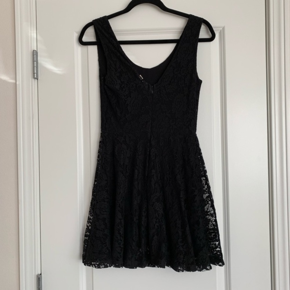 Robin k lace skater dress - Picture 4 of 6